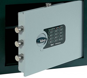 La serratura con combinazione elettronica unisce la praticità del non dover nascondere la chiave con la sicurezza data dall'altissimo numero di combinazioni possibili