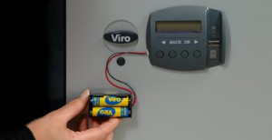I contatti esterni consentono di collegare una batteria tampone in caso di esaurimento delle pile interne.
